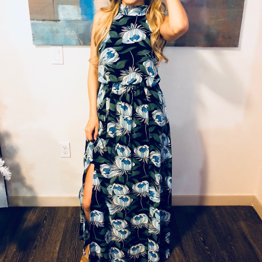 Aakaa maxi dress size Small